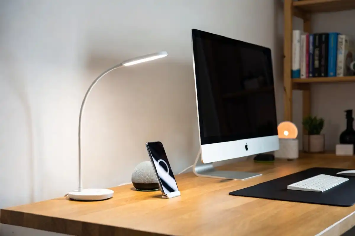Best home tech gadgets displayed in a modern living room setup