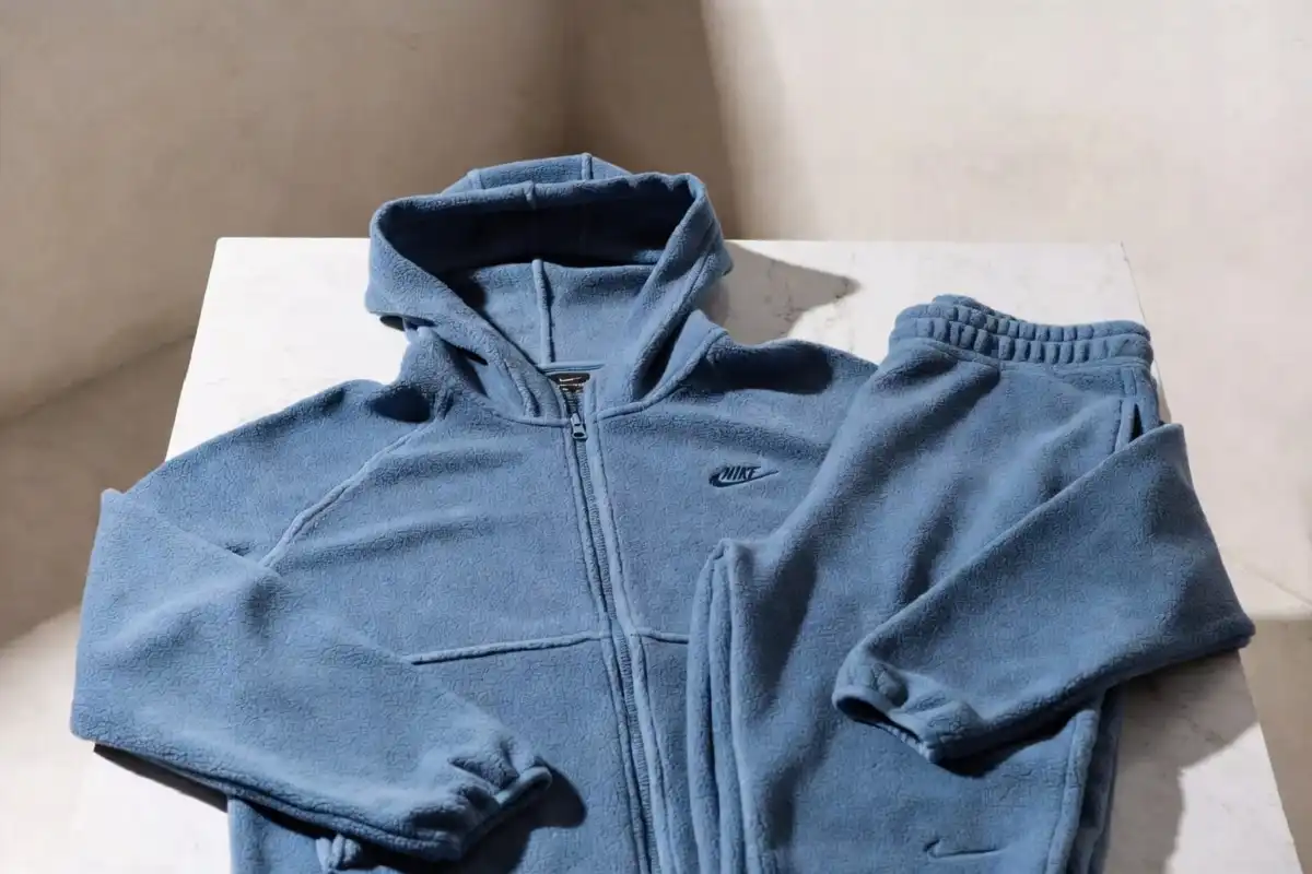 blue nike tech